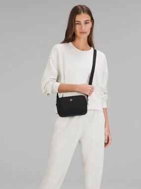 SOLD OUT Crossbody Camera Bag 2L Logo.